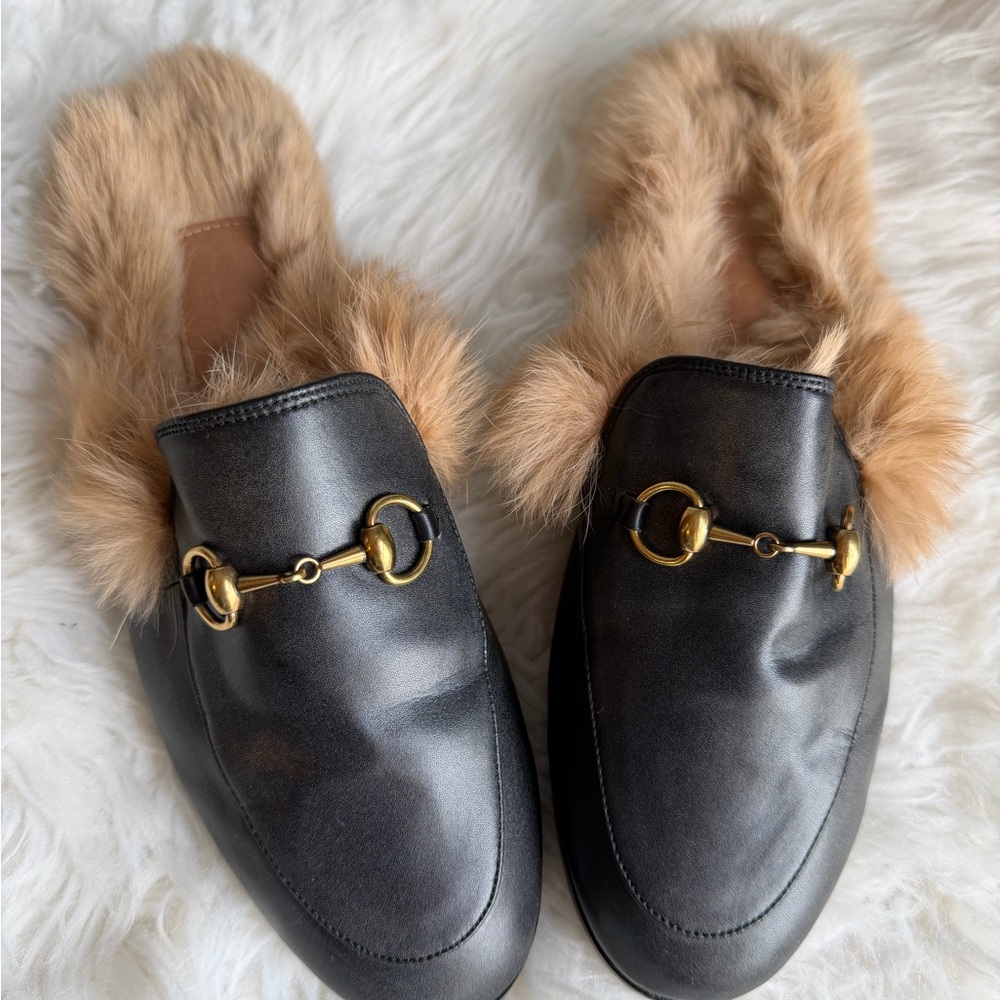 Elegant Black Fur-Lined Loafers size 39